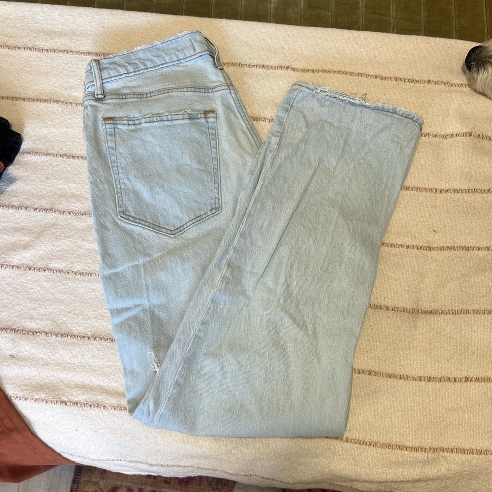 Abercrombie Curve Love The 90’s Straight Ultra High Rise Knee Destroy Jeans
